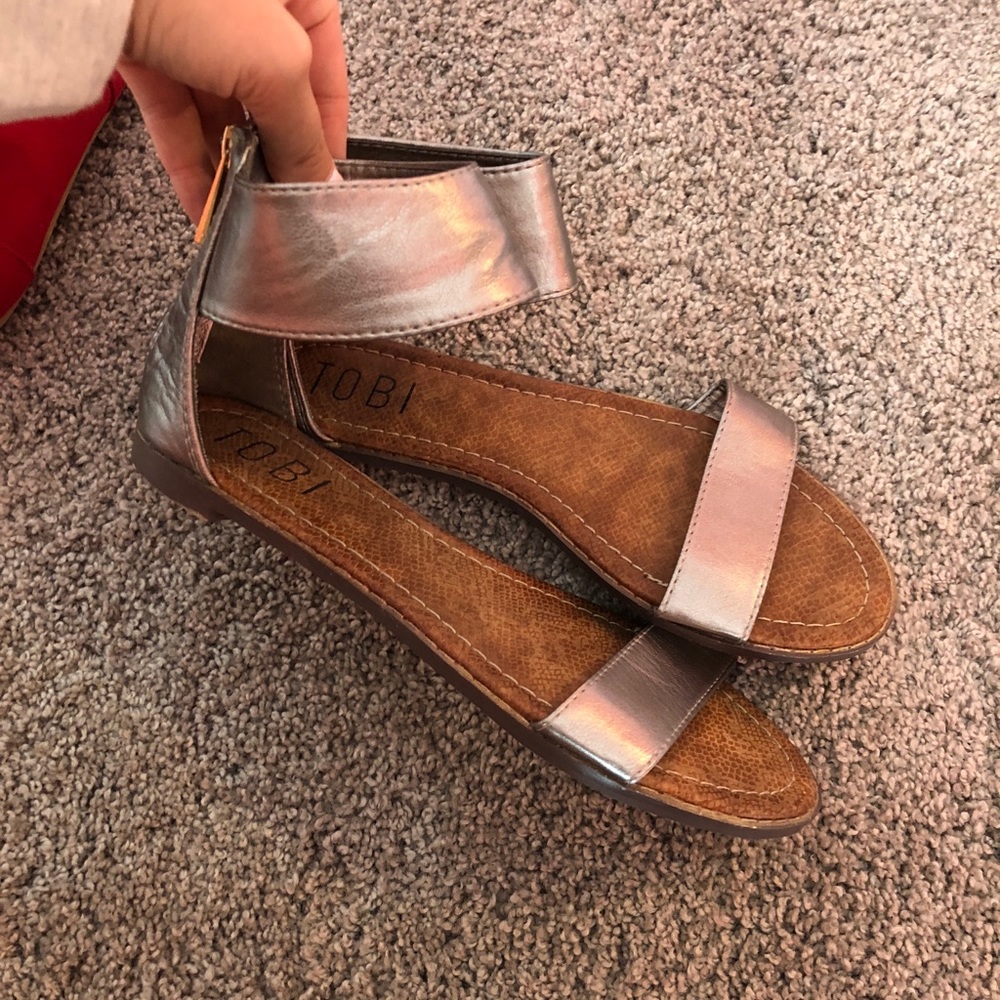 TOBI SANDALS NEVER WORN